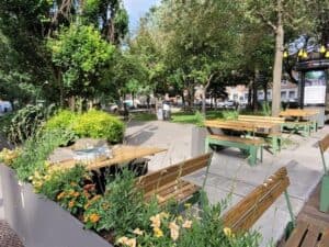 4234 St. Laurent Across the street of store for rent