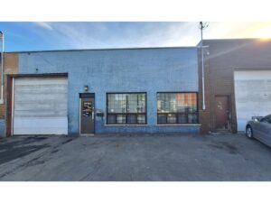 Industrial Building For Sale in Montréal-North- 3792 SF