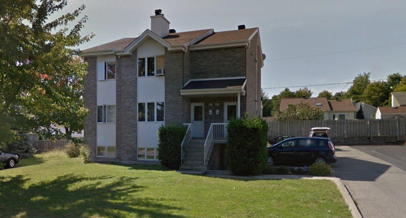 Beatifully renovated 5 1/2 with 2 parkings spaces